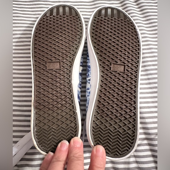 CUSHION WALK BY AVON SIZE 7  BLUE ANE WHITE DIE-DYE SNEAKERS,X-TRA CUSHIONY - Picture 2 of 7